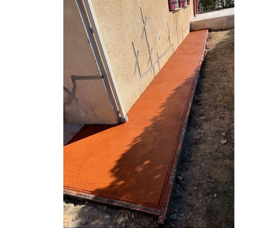 Murs périphériques réalisés autour d'une maison pour renforcer les fondations