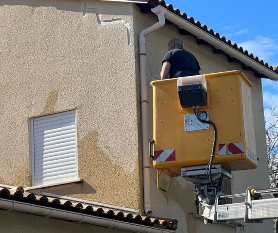 Sol fissuré par un épisode de sécheresse prolongée